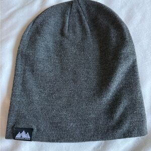 CacheAlaska Charcoal Gray Men’s Beanie- NWOT